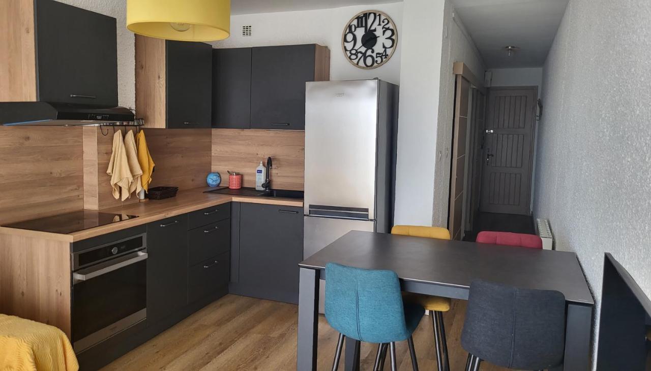 Adorable Petit Appartement Avec Magnifique Vue Sur Le Port De Canet Exterior photo